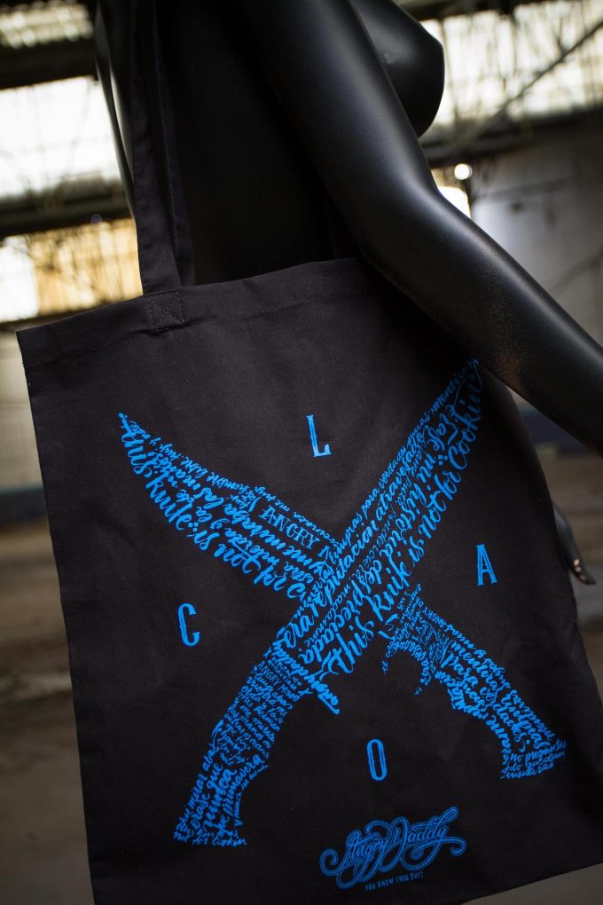 Foto bolso de tela negro diseño exclusivo LOCA