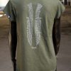 Parte trasera de camiseta verde de algodón orgánico edición limitada, muy cómoda y ligera y última tendencia en moda femenina.