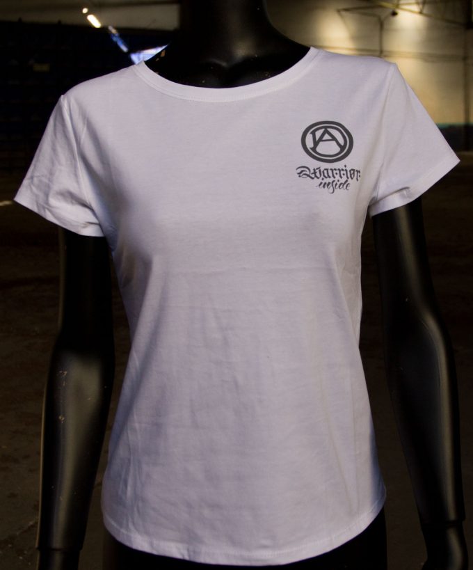 Camiseta algodón, última tendencia en moda femenina